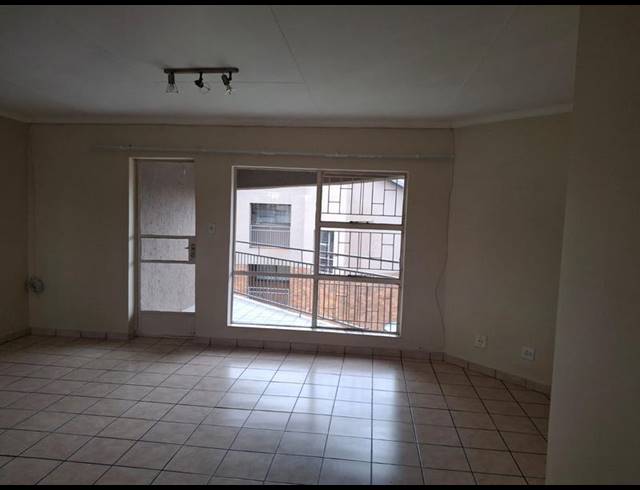 2 BEDROOM APARTMENT FOR SALE IN VANDERBIJLPARK CE 3